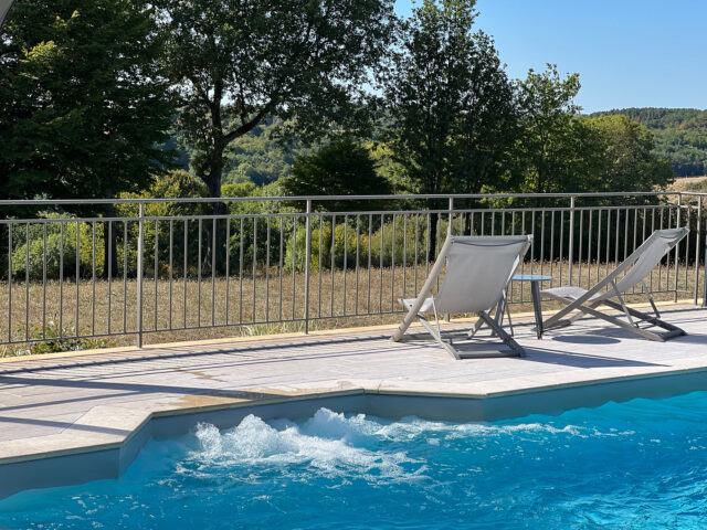 banquettes-fremissantes-piscine-dordogne