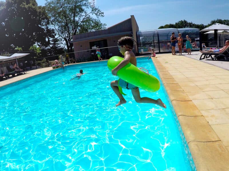 bouee-piscine-camping