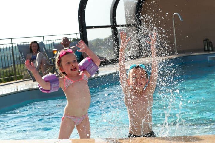 enfant-piscine