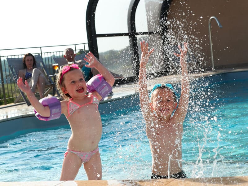 enfant-piscine