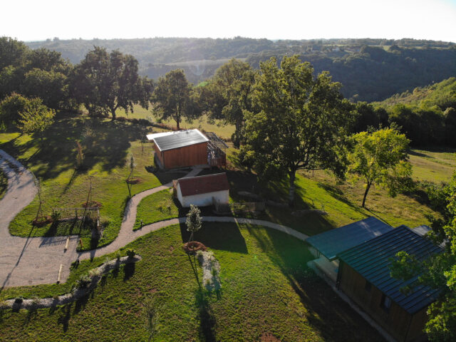 lodge-pilotis-vue-aerienne