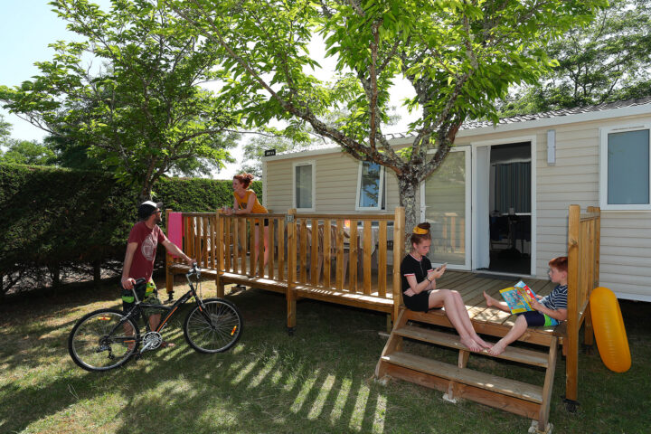 mobilhome-famille-terrasse