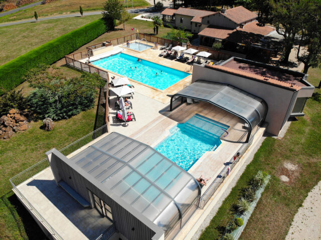 piscine-couverte-camping-dordogne